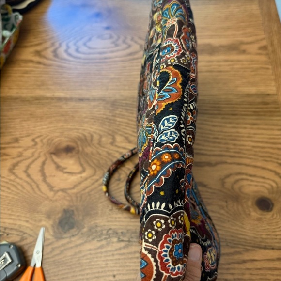 Vera Bradley Kensington
Paisley Laptop Bag or Tote, with small plastic lined bag - Picture 4 of 15